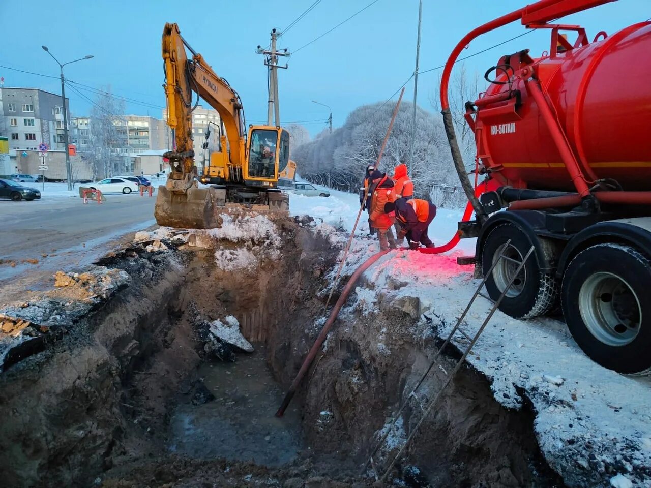 Ремонтные работы водоканала. Авария на водопроводе. Аварии в системах водоснабжения. Ремонтные работы трубопровода. Порыв трубы.