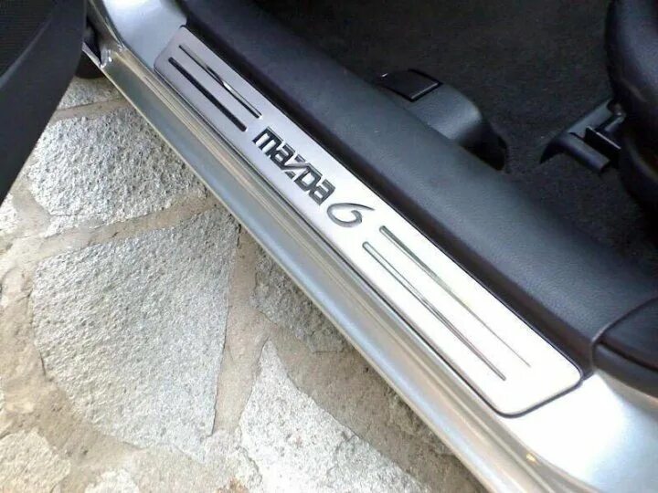Накладки на пороги мазда 6. Накладка на порог Мазда 6 2007. Mazda 6 GH накладка порога. Накладки на пороги Мазда 6 gg. Накладки на пороги Мазда 6 2008.