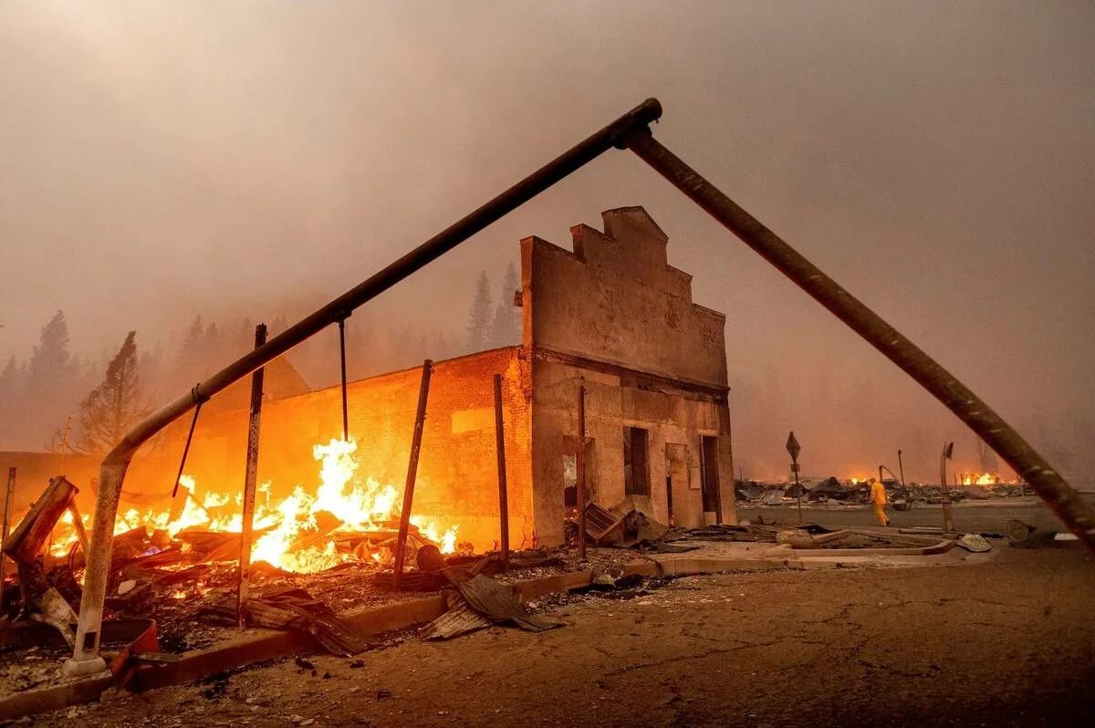 Скрытые пожары. Европа горит. Горящий человек задумчиво. Сильнейший пожар в мире. Пожар.