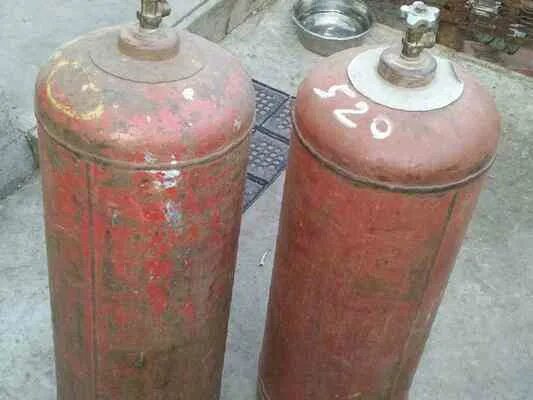 газовый баллон. газовые баллоны омск. старый газ. цилиндрический баллон гбо 50 л. : баллон пропан 50 л.