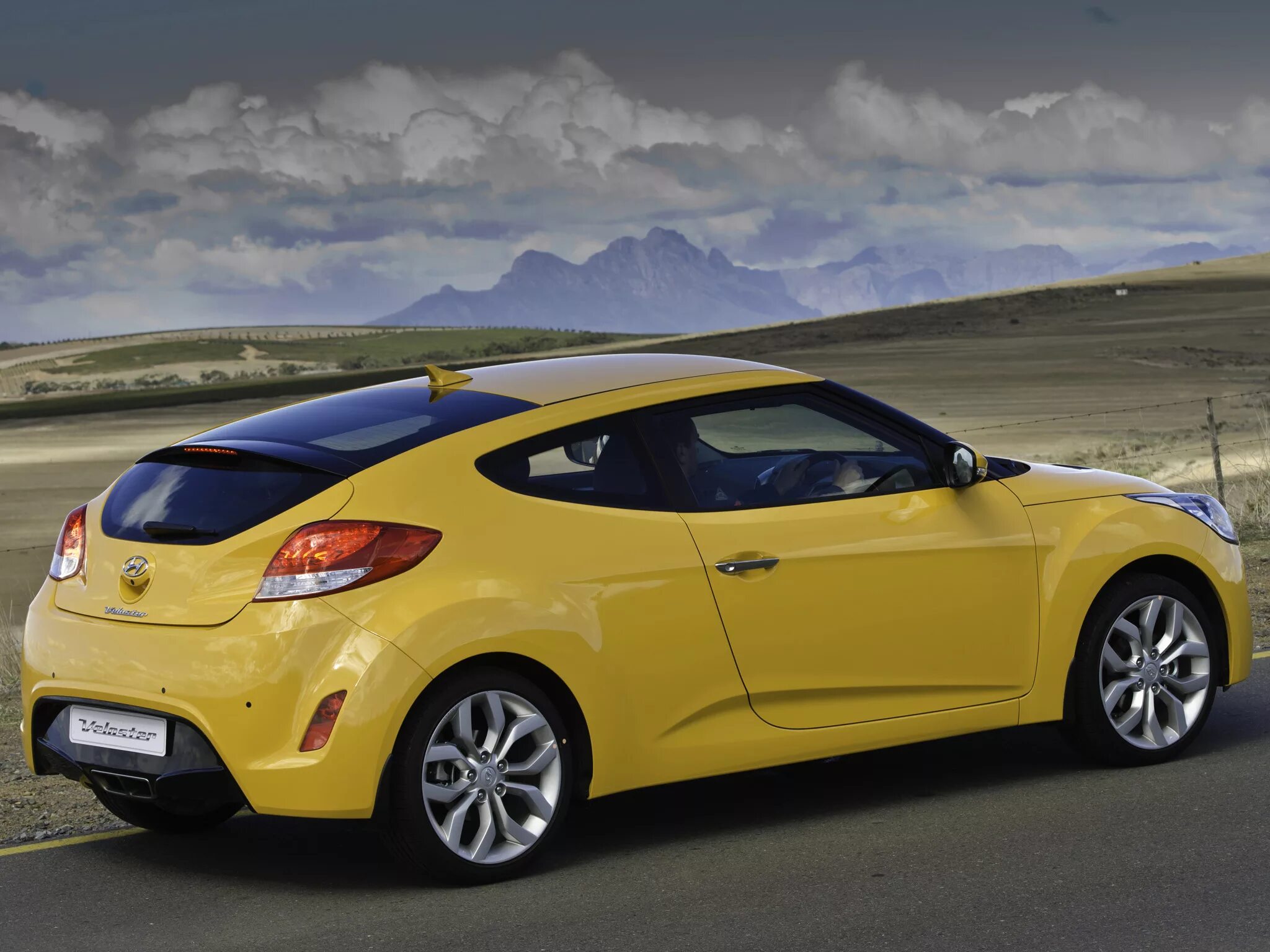 Hyundai Veloster. Hyundai Veloster 2017. Трехдверный Хендай Велостер. Hyundai Veloster 2013. 2 дверные хэтчбеки