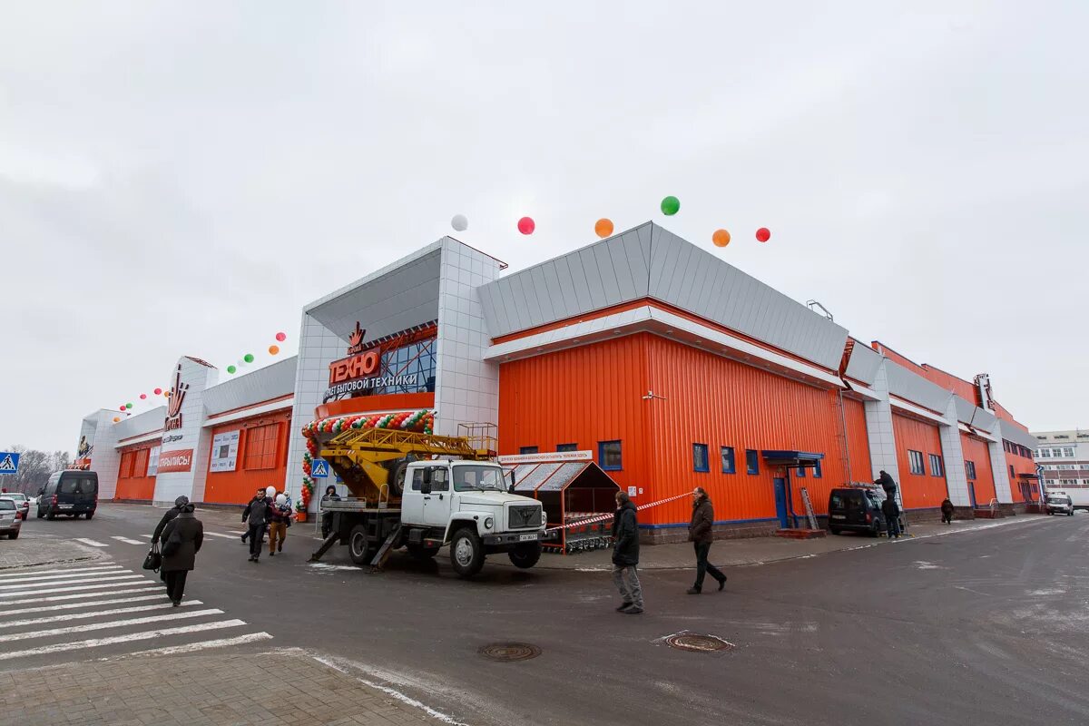 Корона пластиковая. Корона шклов. Беларусь шклов магазин корона. Шклов кинотеатр. Корона шклов.
