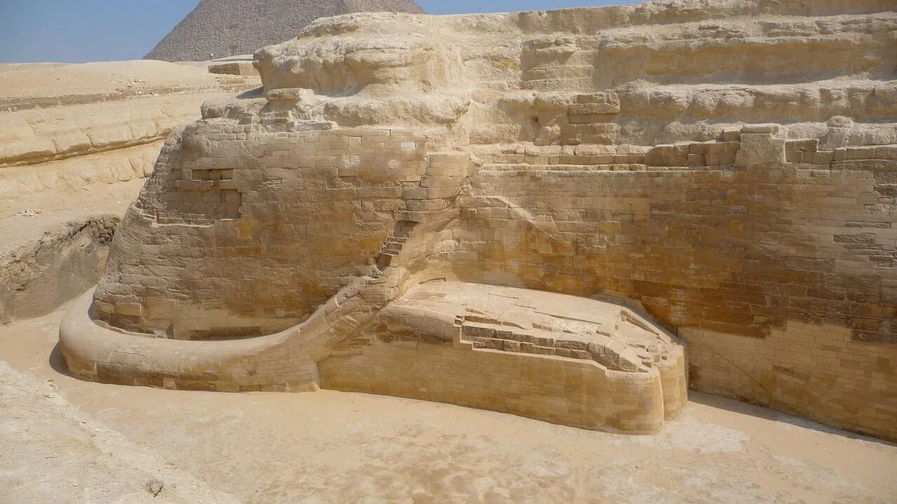 Большой сфинкс Египет. Пирамида Хеопса. Древний Египет сфинкс реконструкция. Реконструкция сфинкса в Гизе. Царь разгадавший