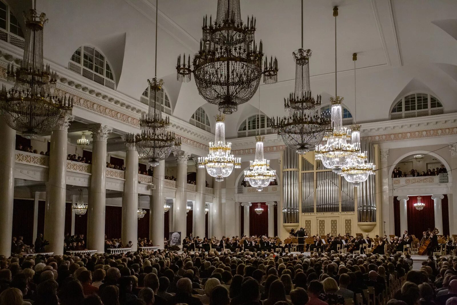 Большая филармония спб афиша. Санкт-Петербургская филармония имени д. д. Шостаковича. Большой зал, Санкт-Петербургская филармония им. д.д.Шостаковича. Филармония Шостаковича Санкт-Петербург большой зал. Большой зал филармонии Шостаковича СПБ.