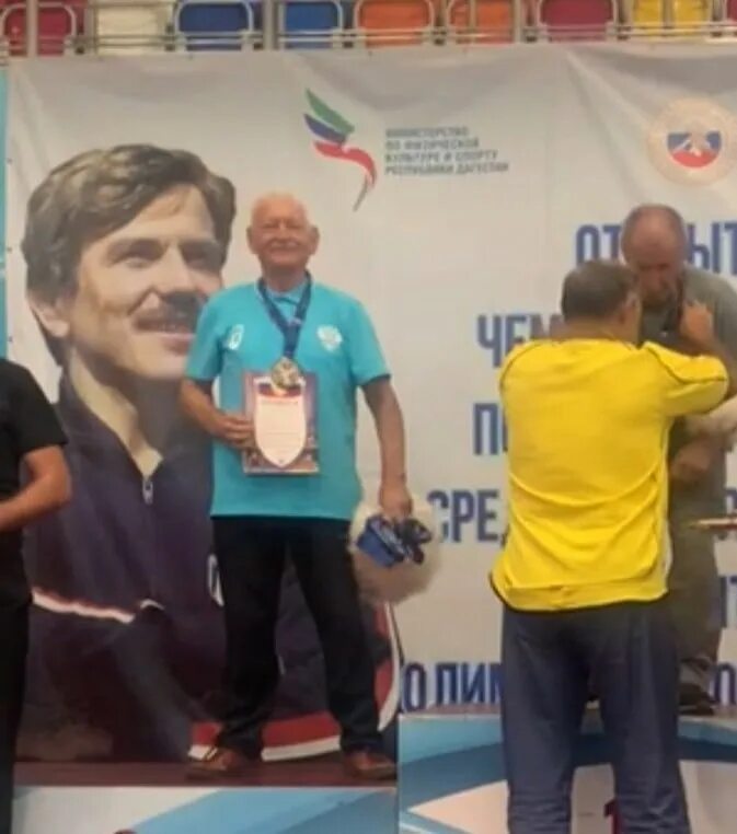 Вольная борьба среди ветеранов. Чемпионы России по вольной борьбе среди ветеранов. Борьба ветераны 2022. Борец России чемпион. Чемпионат России по борьбе среди ветеранов 2022.