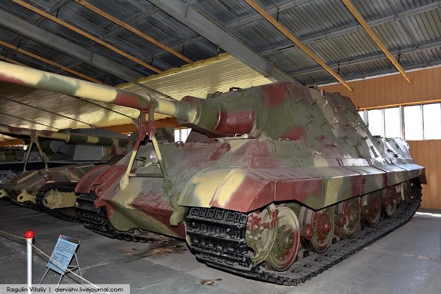 центр танков. гейм центр запуск танков. центральный музей бронетанкового вооружения и техники в кубинке. завод имени малышева т64. центр world of tanks.