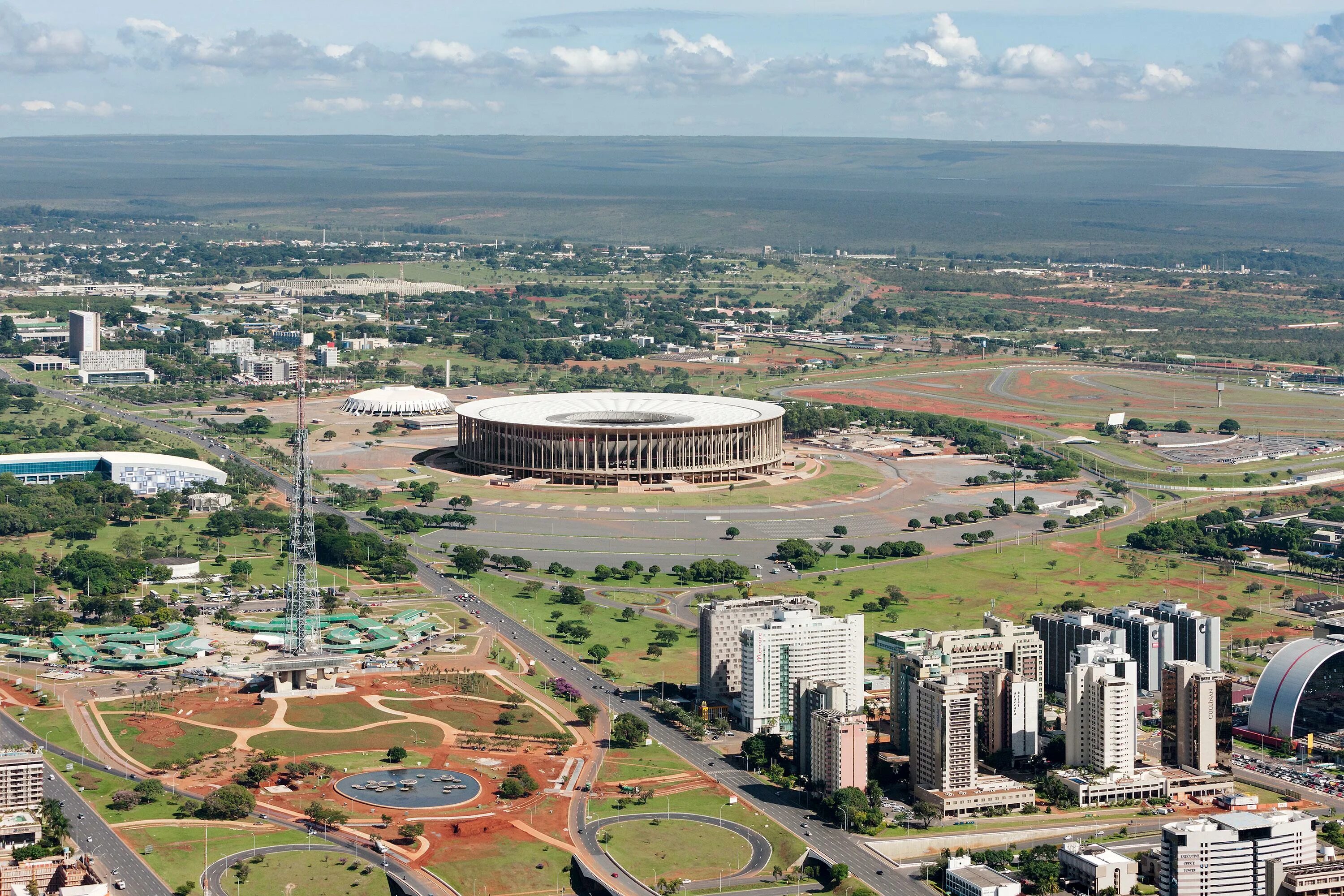 Столицей бразилии является. Столица Бразилиа столица Бразилии. Национальный стадион Бразилии. Бразилия город Бразилиа. Муниципалитеты федерального округа Бразилиа.