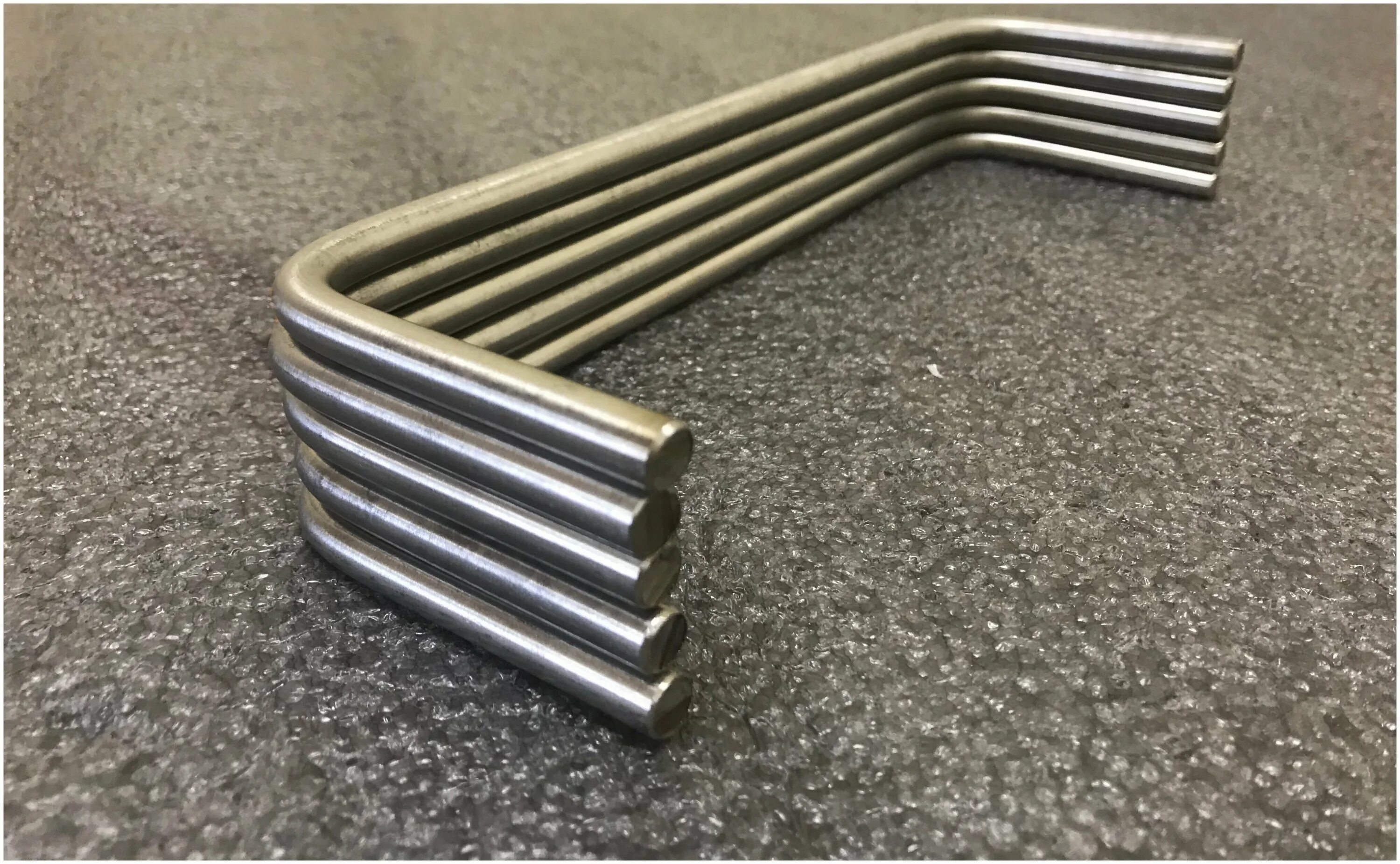 Скоба ходовая мн-1. Скоба колодезная пнд firfix. Скоба нержавеющая. Скобы в железобетонной колодце. Скобы для колодцев.