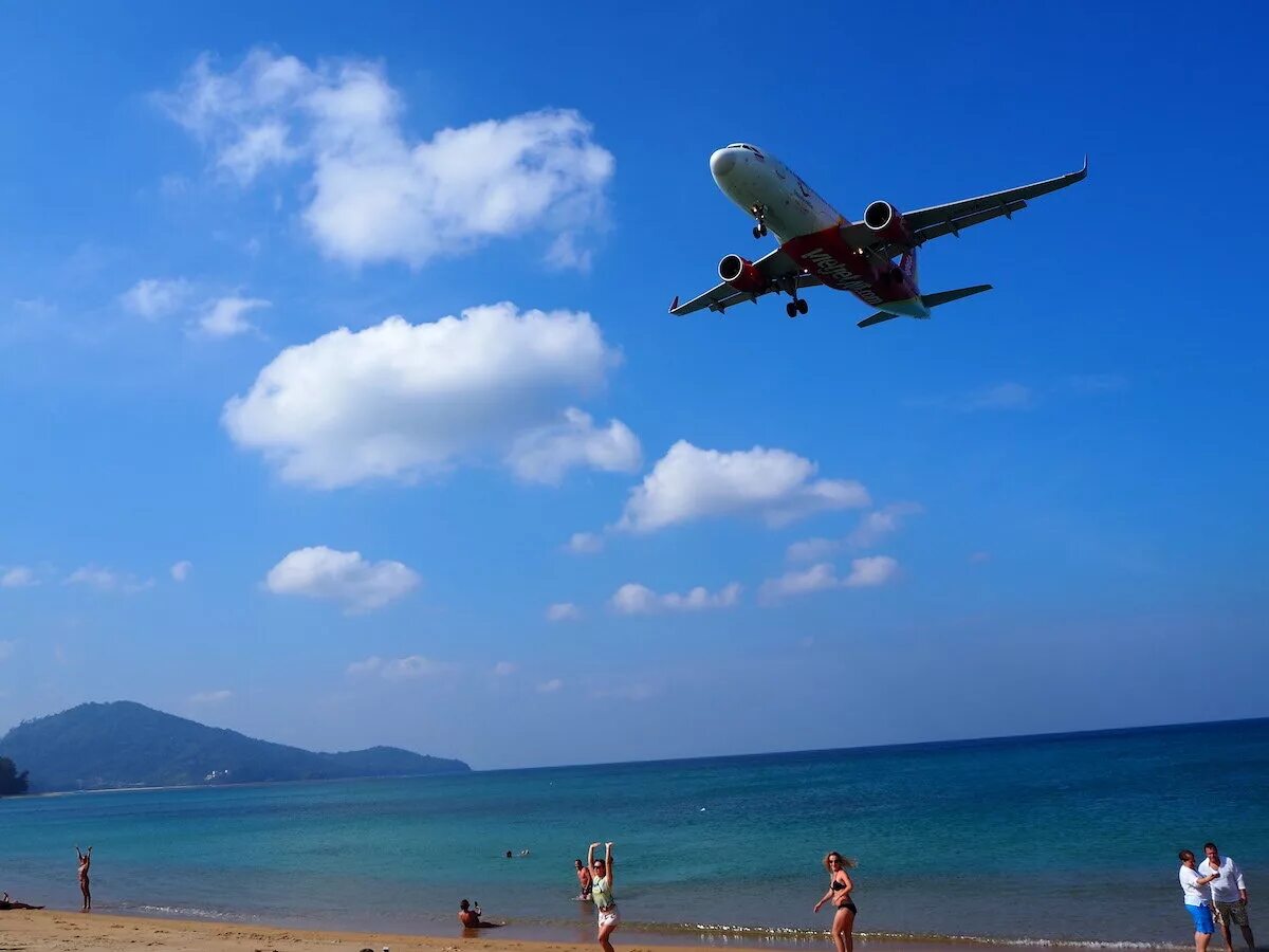 Пляж с самолетами Пхукет. Самолет над пляжем. Пхукет самолет над пляжем. Пхукет вид с самолета.