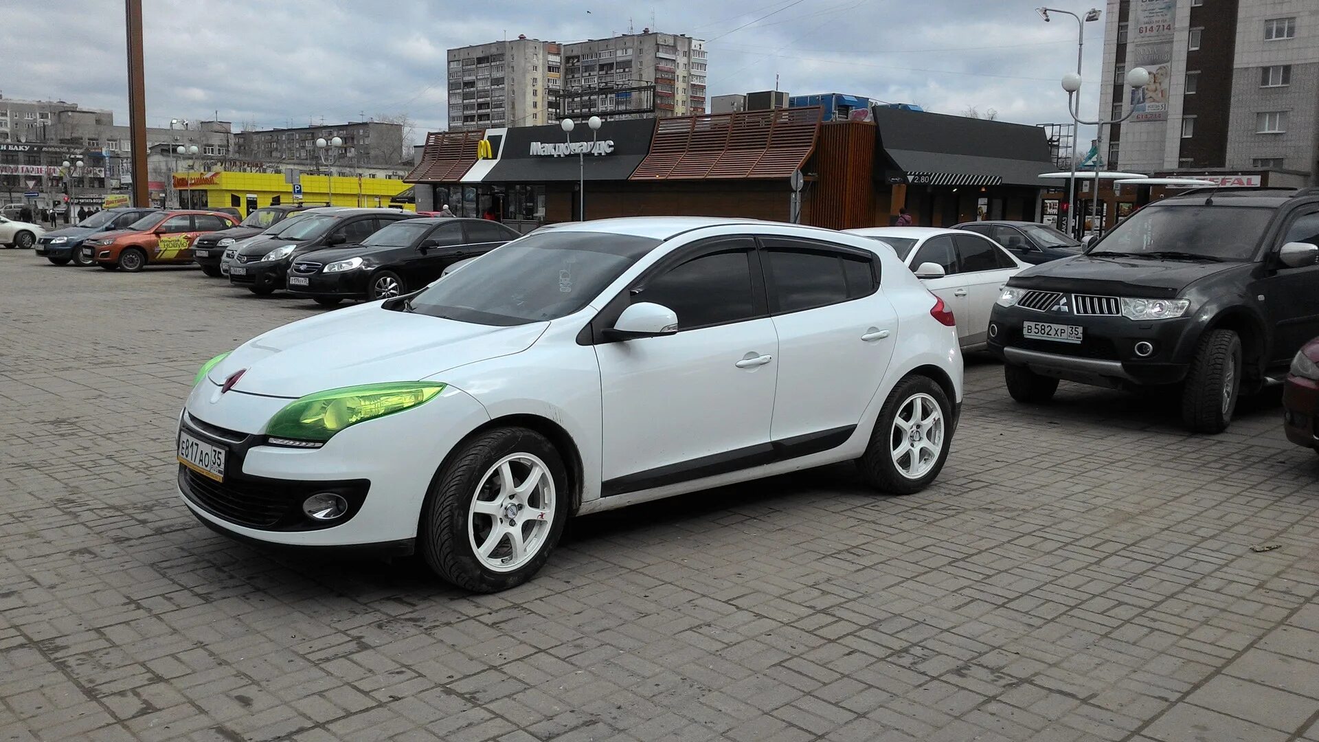 Renault Megane 3 r17. Рено Меган 3 на 17 дисках. Рено Меган 3 r18. Диски Рено Меган 3. Рено р17