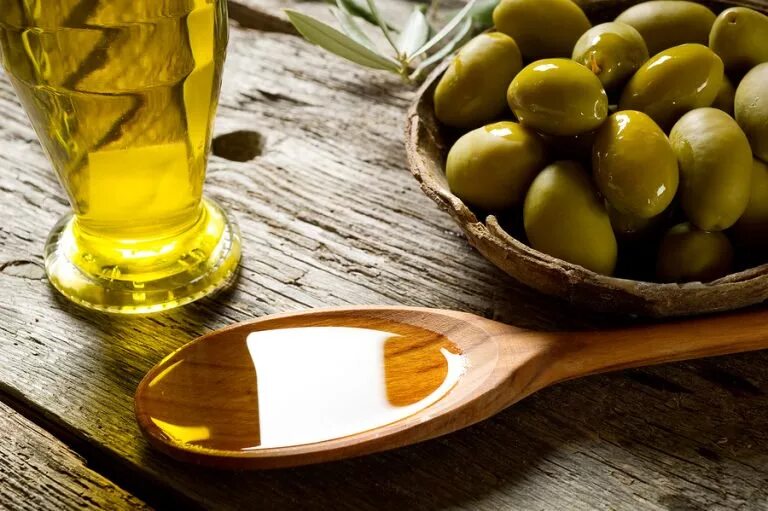 Оливковое масло. Оливки масло. Итальянское оливковое масло. Оливки и оливковое масло.