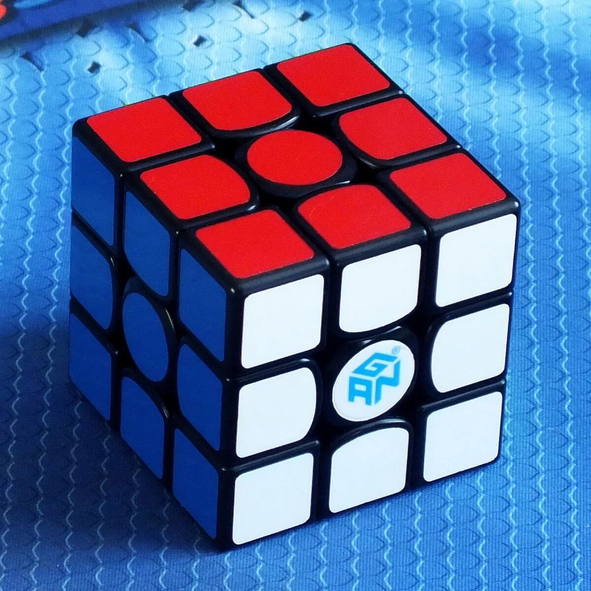 нажать кубик