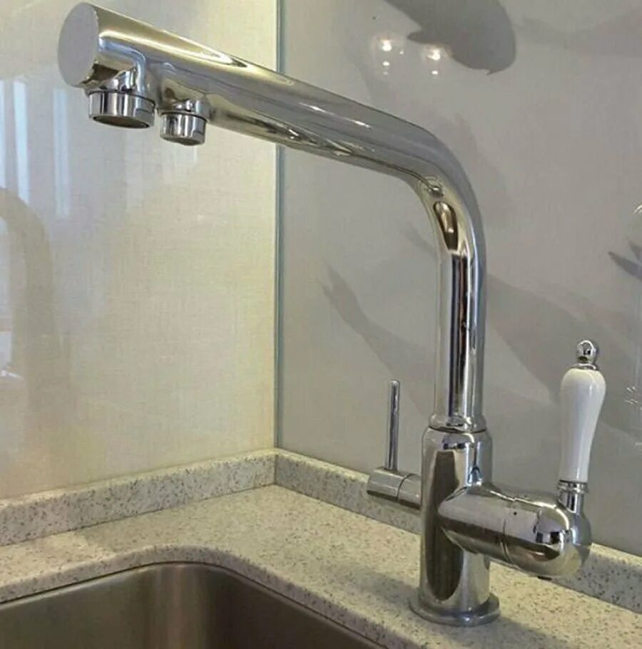 Смеситель еско с фильтром краном белый. Кухонный смеситель torneira cozinha. Шланг для смесителя на кухне. Смеситель кухонный с фильтром. Хайба черный смеситель под фильтр.