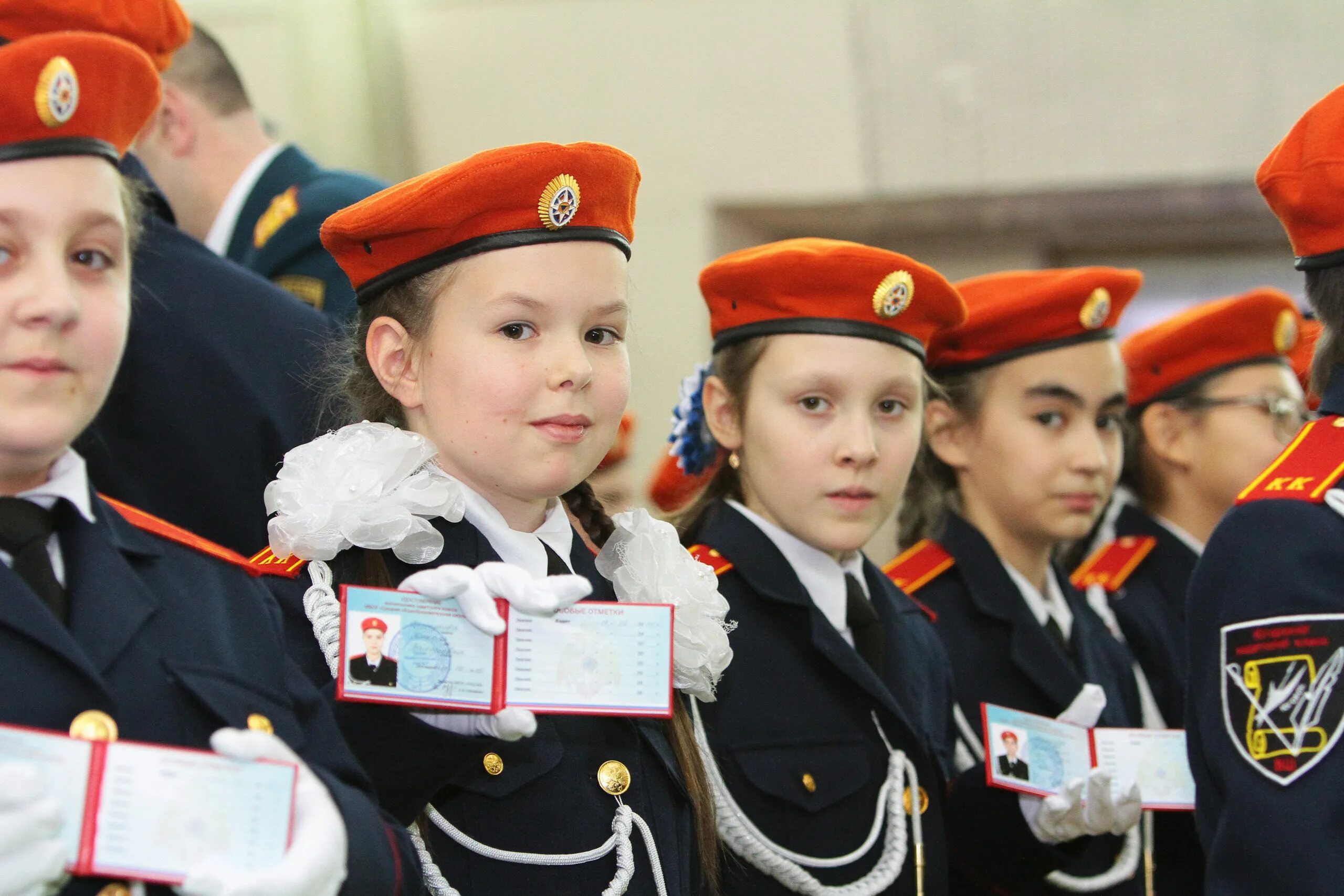 Детские военные школы. Форма кадетов кадетская школа Чебоксары. Кадетская школа Питер для мальчиков. Военная школа. Кадеты девочки.