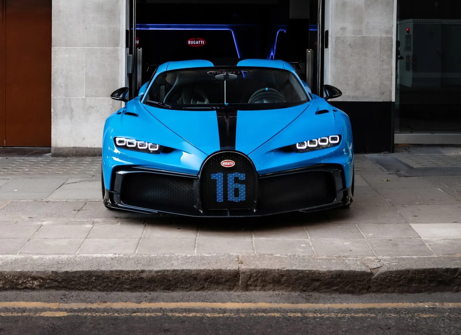 Bugatti 2021. Bugatti Chiron Sport 2021. Бугатти 2021 гиперкар. Bugatti Chiron Pur Sport Blueprint. Bugatti Chiron Pur Sport 2021 Speedster.