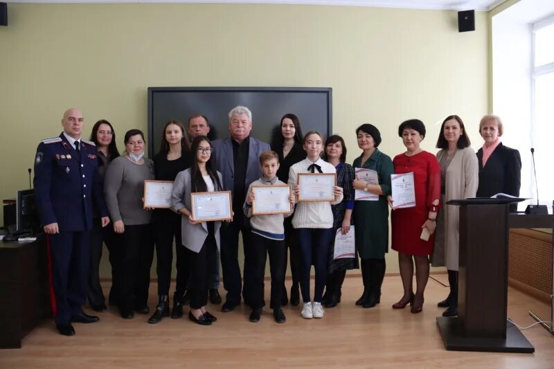 Астрахань работа образование. Министр образования астрахань. Астрахань работа образование. Министерство образования астрахань. Учителя школы 35 астрахань.