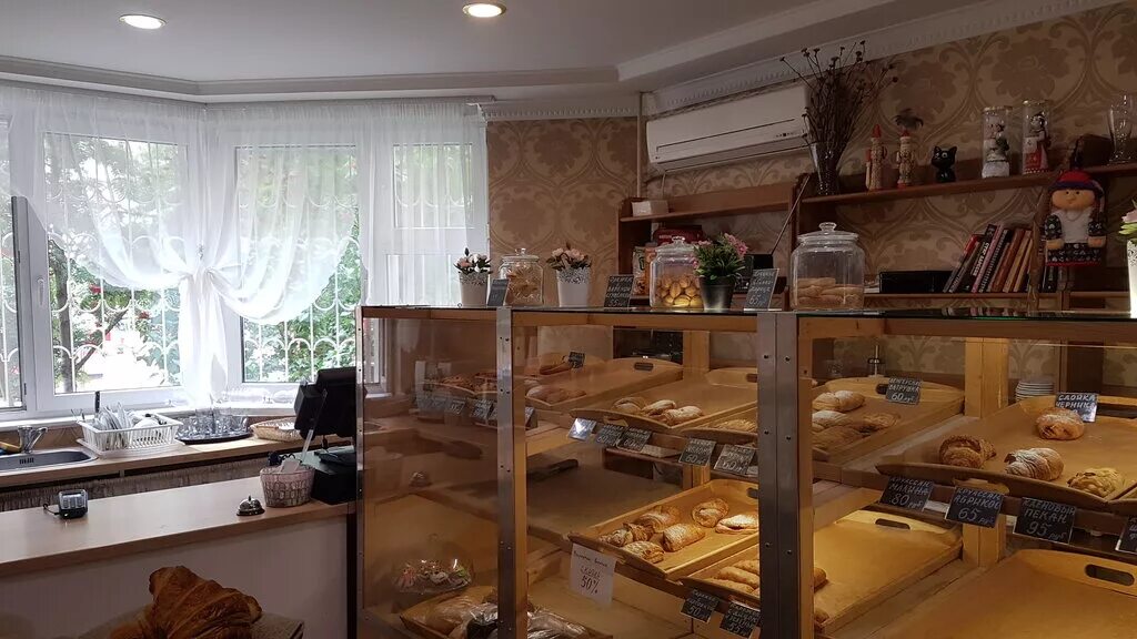 Пекарня в нашем дворе хиросима 1. Пекарня 52. Пекарни в Якутске. Дагестанская пекарня. Кафе пекарня молодежь.