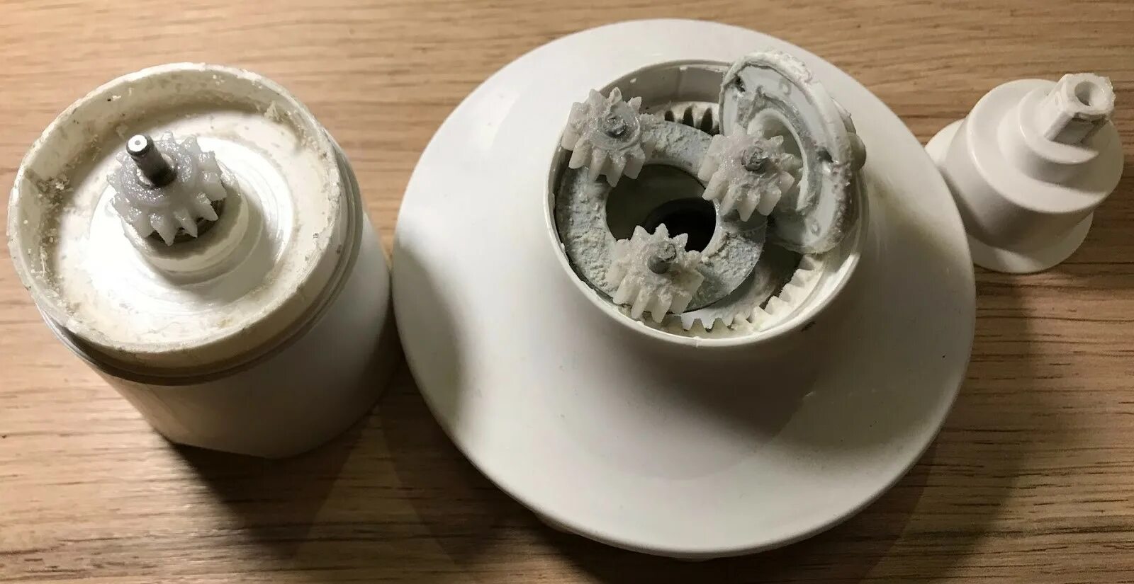 Braun 600 watt turbo насадки. Разбор блендера витек 3408. Сломался блендер. Сломался блендер. Шестерня редуктора блендера vitek 3401.