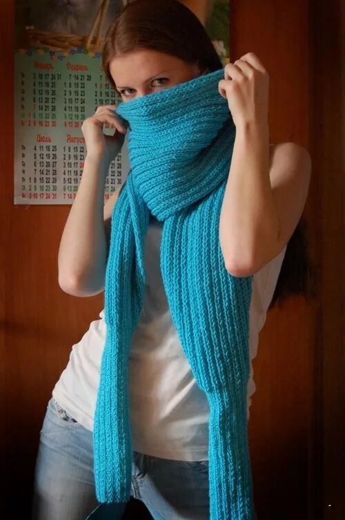 Шарф из объёмной пряжиряжи с кисточками. Шарф крючком резинкой. Шарф резинкой 2х2. Шарф резинкой. Шарф женский английская резинка.