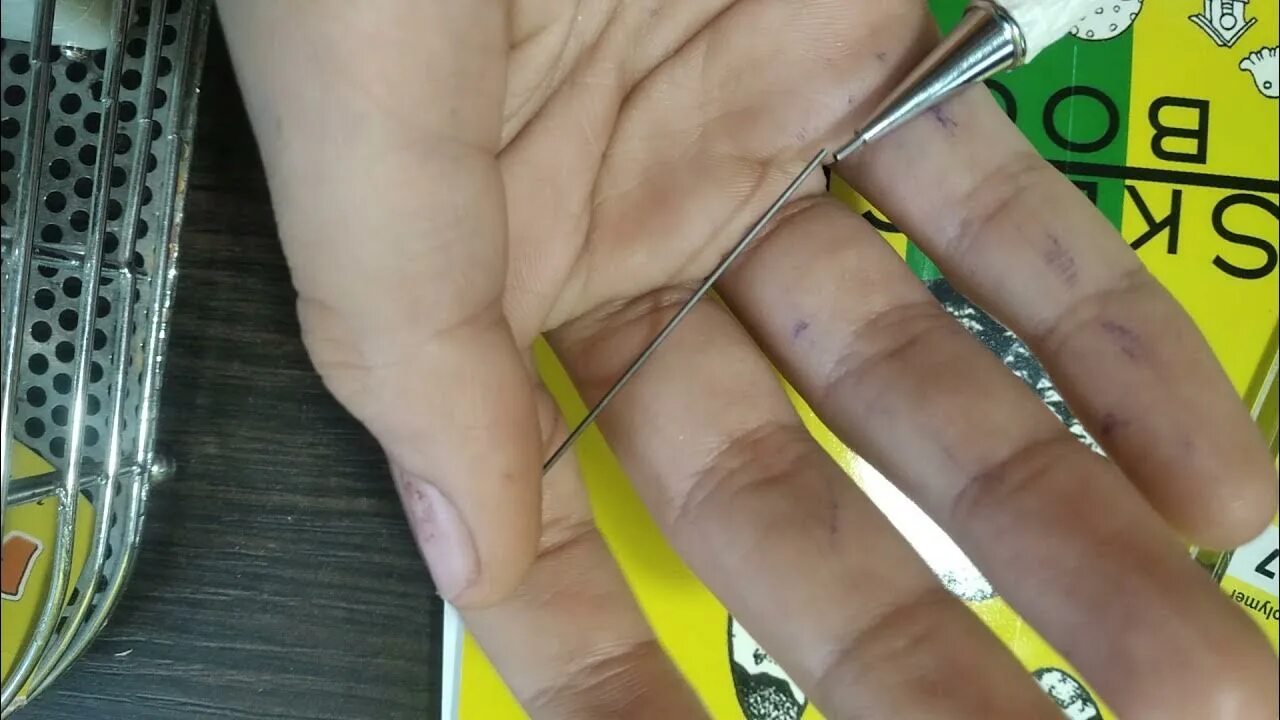 Как заменить стержень в механическом карандаше. Карандаш с грифелем вставляй. Сломанный механический карандаш. Как достать грифель. Как достать грифель.