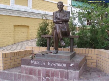 Памятники биография