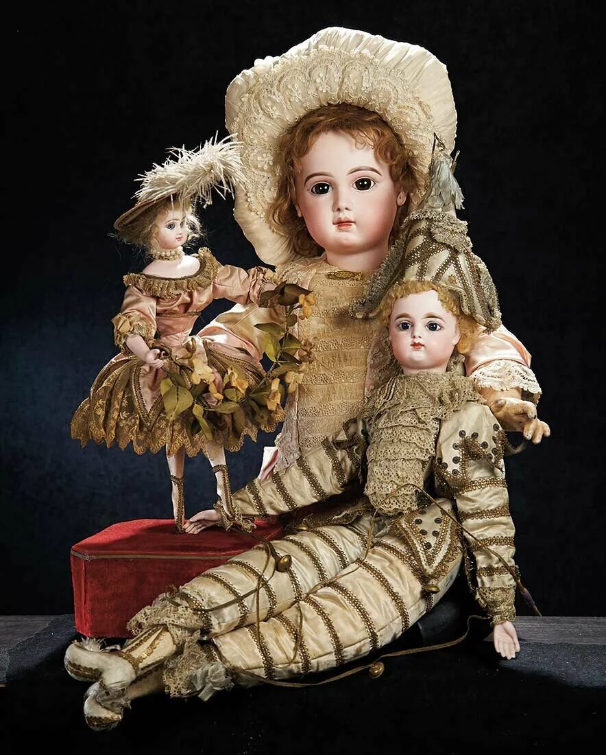 Старая куколка. Антиквариатные куклы. Куклы порцелан Доллс. Куклы Жюмо.