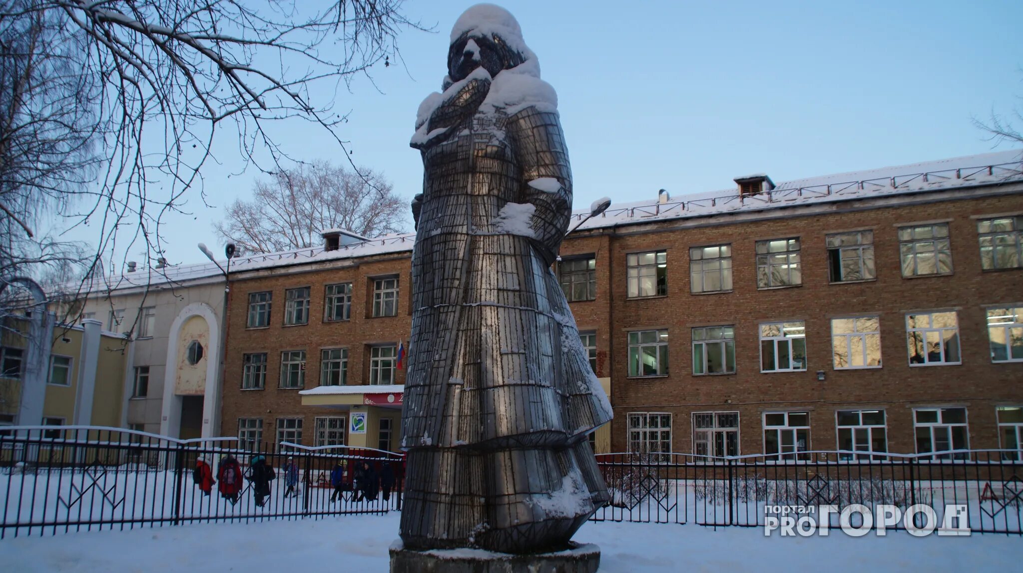 Ул домны каликовой. Памятник Домне Каликовой в Сыктывкаре. Памятник Каликовой Домне фёдоровне в Сыктывкаре.