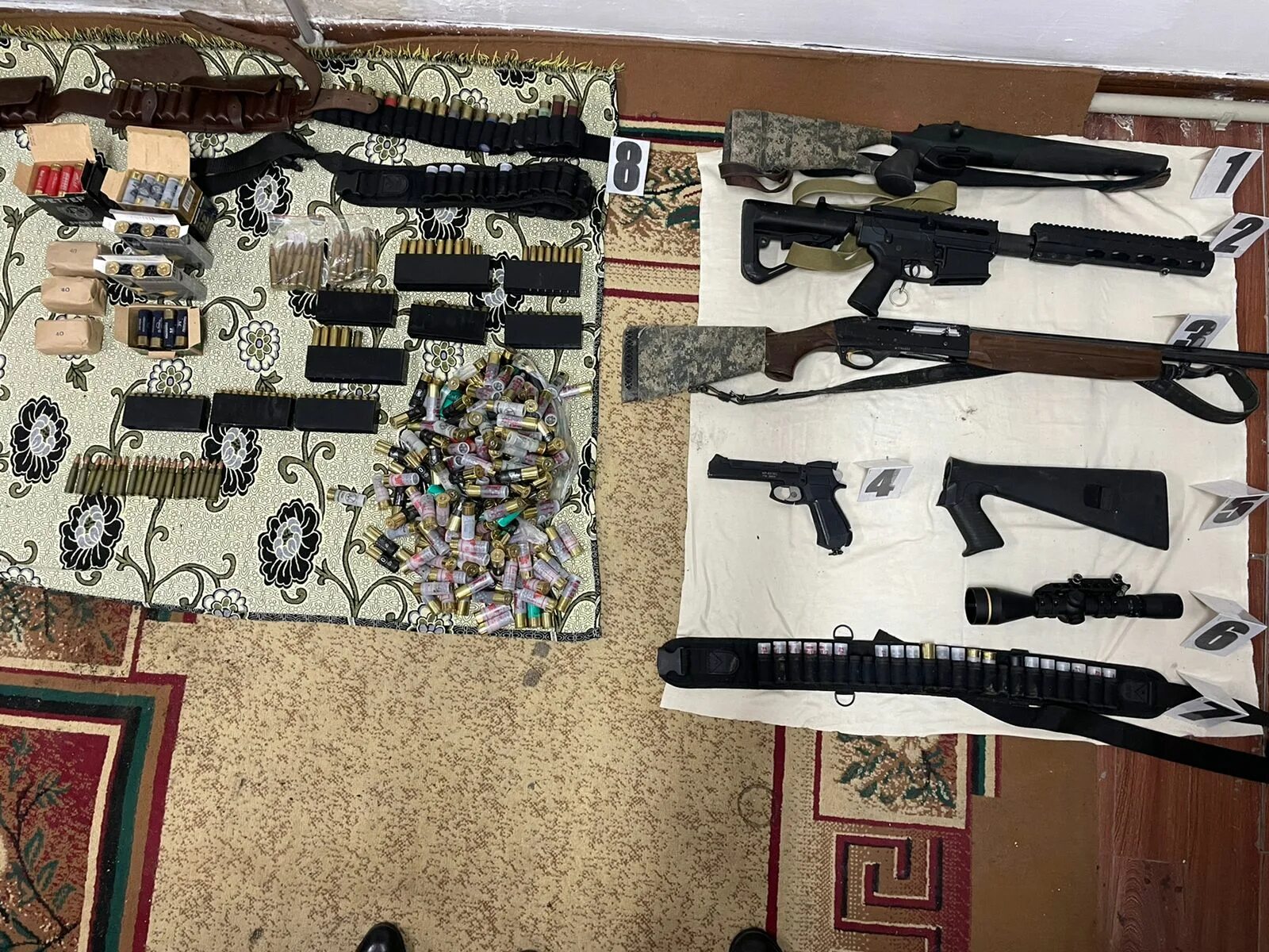 Человек с множеством оружия. Целый арсенал это. Арсенал (футбольный клуб, лондон) игроки фк «арсенал» лондон. Какие пистолеты у армянской полиции. 1000 патронов.