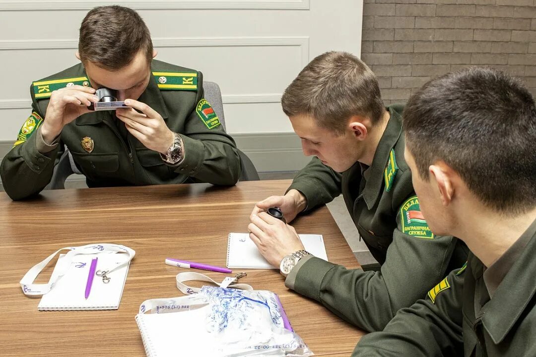 Занятия рб. Курсанты пограничники. курсанты на занятиях. пограничная служба рб. занятия с пограничниками.