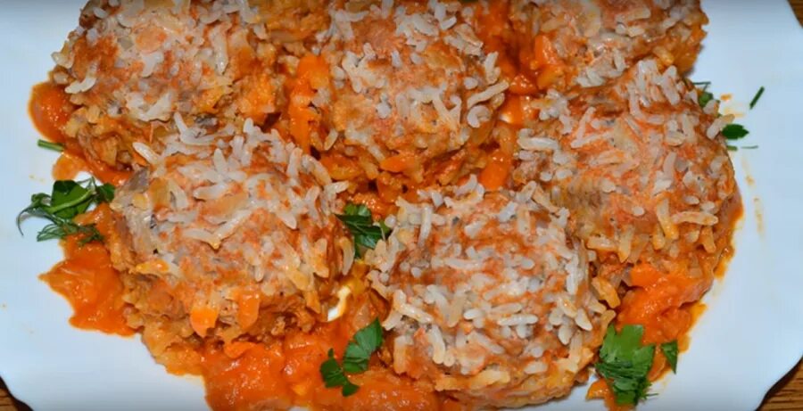 Ёжики из фарша. Ёжики тефтельки с рисом. Ёжики тефтельки с рисом. Мясные ёжики с рисом. Как готовить ежики с рисом.