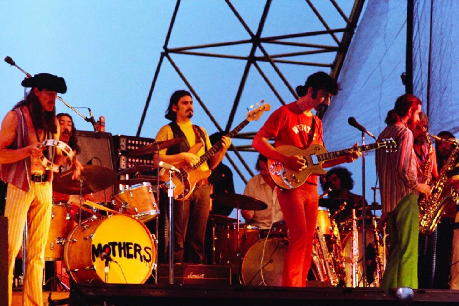 Frank Zappa 1973. Frank Zappa группа. Группа the mothers of Invention. The mothers of Invention Заппа. Фрэнк группа