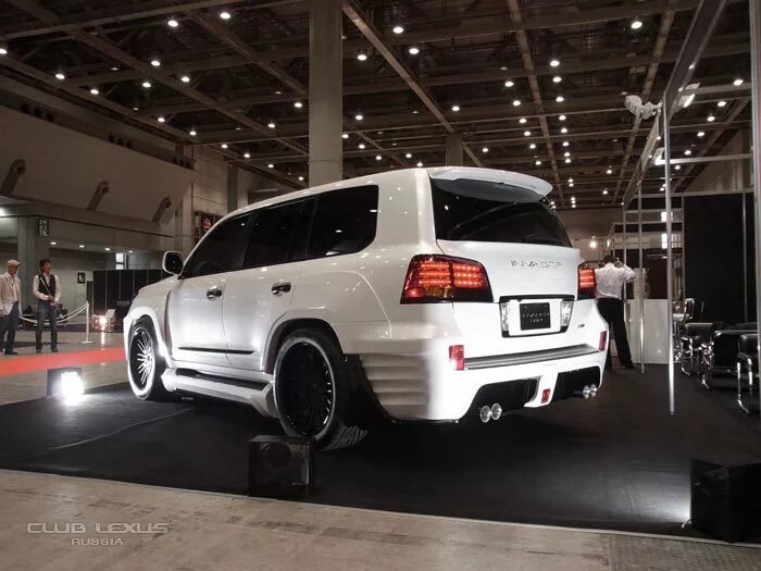 Invader отзывы. Lexus lx 570 invader. лексус лх 570 инвайдер. лексус 570 в обвесе инвайдер. toyota land cruiser 200 invader.