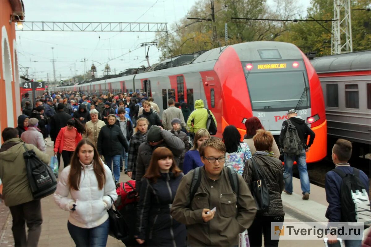 Туту ласточка тверь. Ласточка Москва Тверь. Ласточка до Твери. Поезд Ласточка Тверь Москва. Ласточка поезд Тверь.