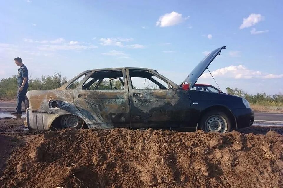 Волгоградское чп. Авария в Волгоградской области. Авария Николаевск Волгоградская область. Происшествия Николаевск Волгоградская область. Приора Волгоград ДТП на трассе.