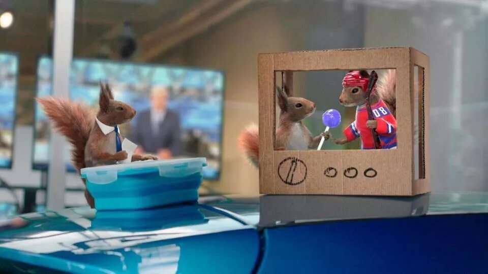 Белки с первого канала. Новогодние белочки первого канала. Белка реклама. Белки первого канала. Новогодние белочки первого канала.