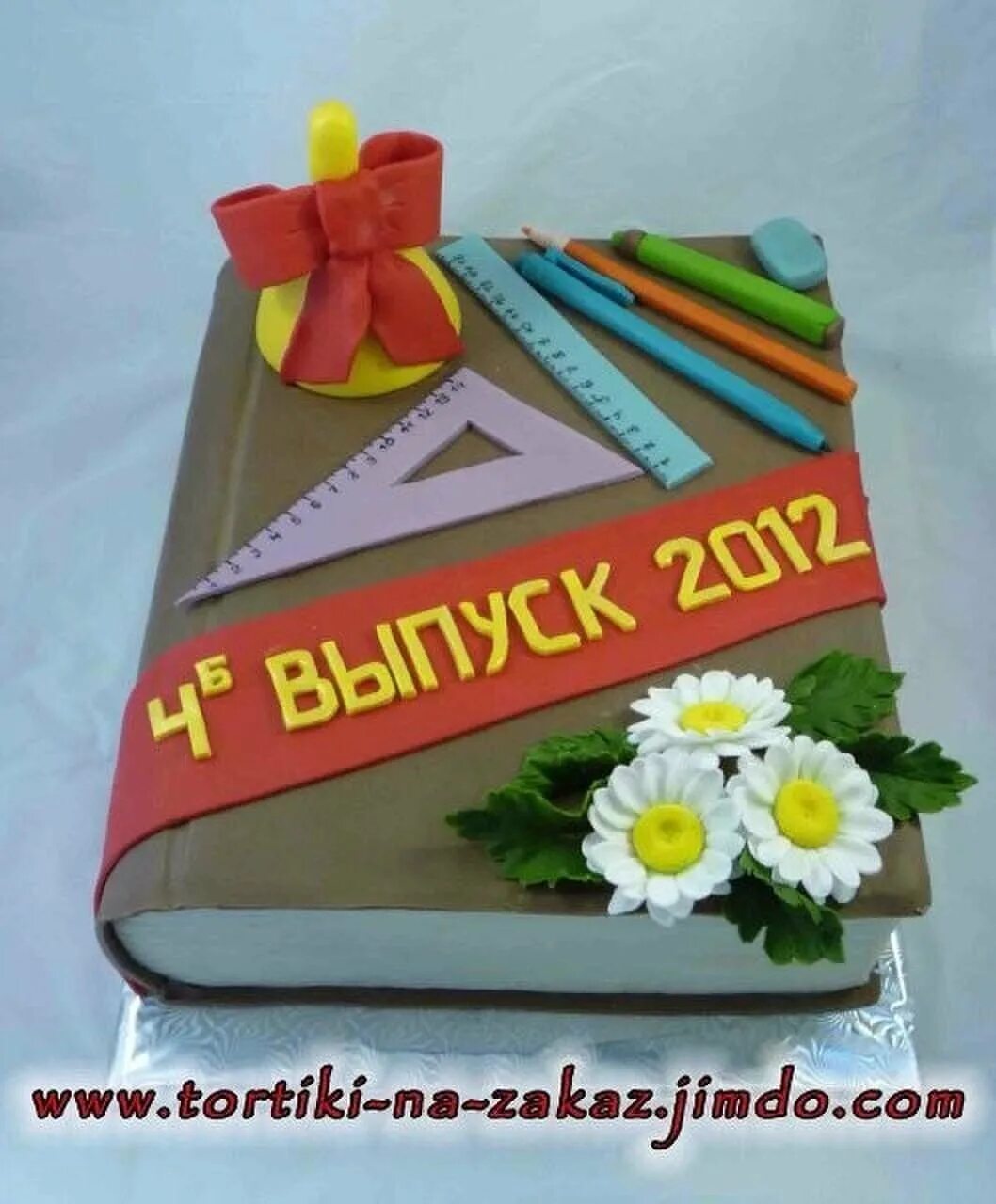 Торт на последний звонок. Торт на выпускной. Торт на выпускной в школу. Торт на выпускной начальной школы. Тортик на выпускной начальной школы.