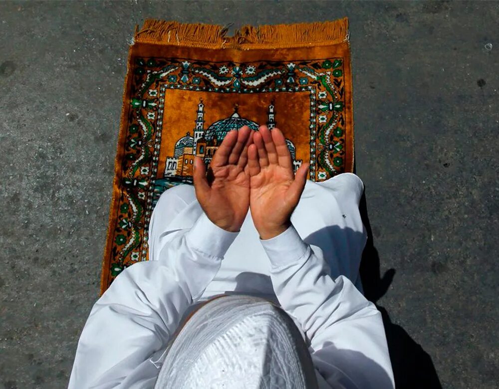 Молитва мусульман. Намаз картина. Намаз. Молитва ислам. Порядок совершения намаза.