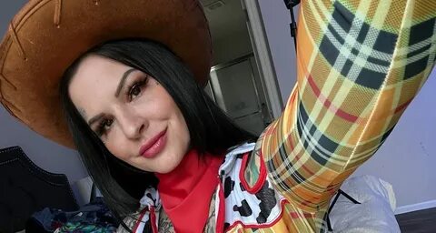 A Heidi le gusta mantenerse activa físicamente, y a menudo va al gimnasio a...