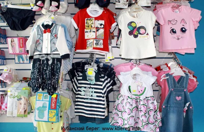 Одежда из магазина модняшки. Одежда детей в группе. Модняшки логотипы детской одежды. Одежда для маленьких модниц. Модняшки детская одежда.