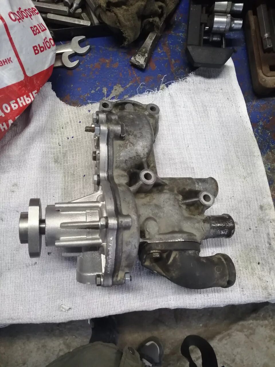 Помпа ауди 80 б3 1. Водяной насос ауди 80 б3. Помпа ауди 80 б3 артикул. Помпа ауди 80 1. Помпа ауди 80.