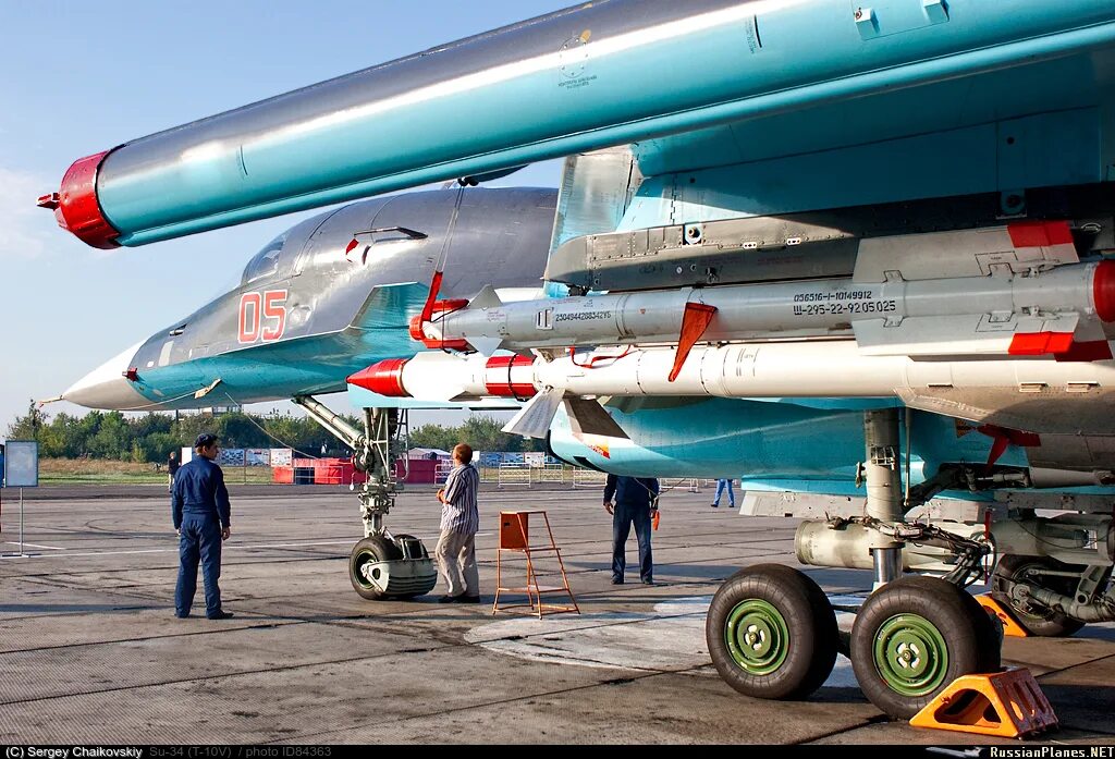 Ракеты самолетов россии. Ракета воздух-воздух Су 34. Су-34 бомбардировщик вооружение. Су 34 подвесное вооружение. Ракеты класса «воздух — воздух» Су 34.