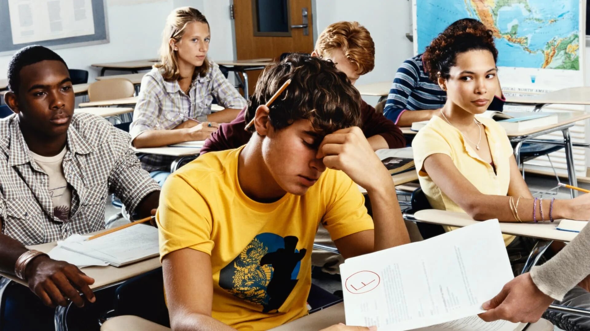 Отметка людей на фото. Fail an Exam. Bad School. Are bad students