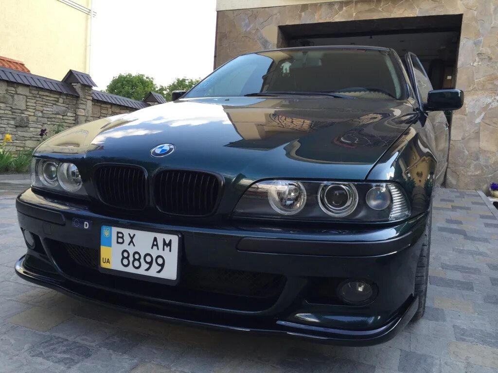 Купить бампер е39. М бампер на БМВ е39. BMW e39 Oxfordgruen Metallic. Сплиттер БМВ е39. Передний бампер БМВ е39.