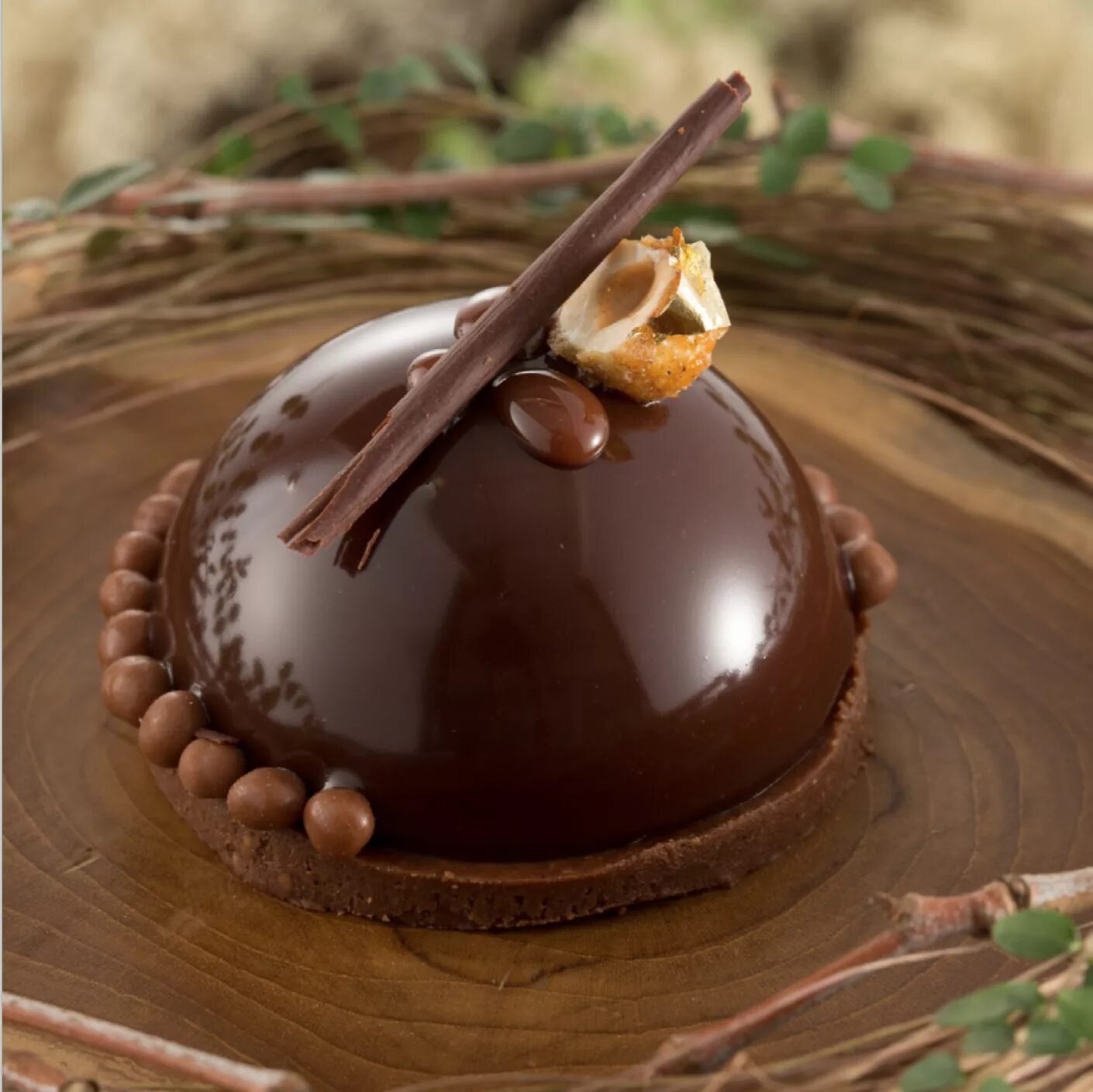 Шоколадный ганаш десерт. Шоколадная глазурь кувертюр. Шоколадные украшения для десертов. Десерт в шоколадной глазури. Глазурь производители