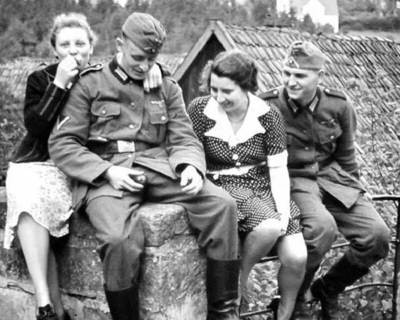 бавария октоберфест. типичная немка. женщины германии обычные. дирндль национальный костюм германии. девушки октоберфеста.