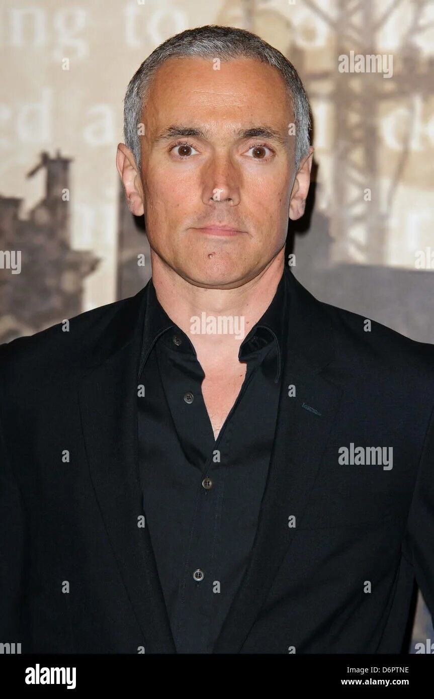 Оуэн майлз. Ben miles crown. Бен майлз. Бен майлз актер молодой. Бен майлз.