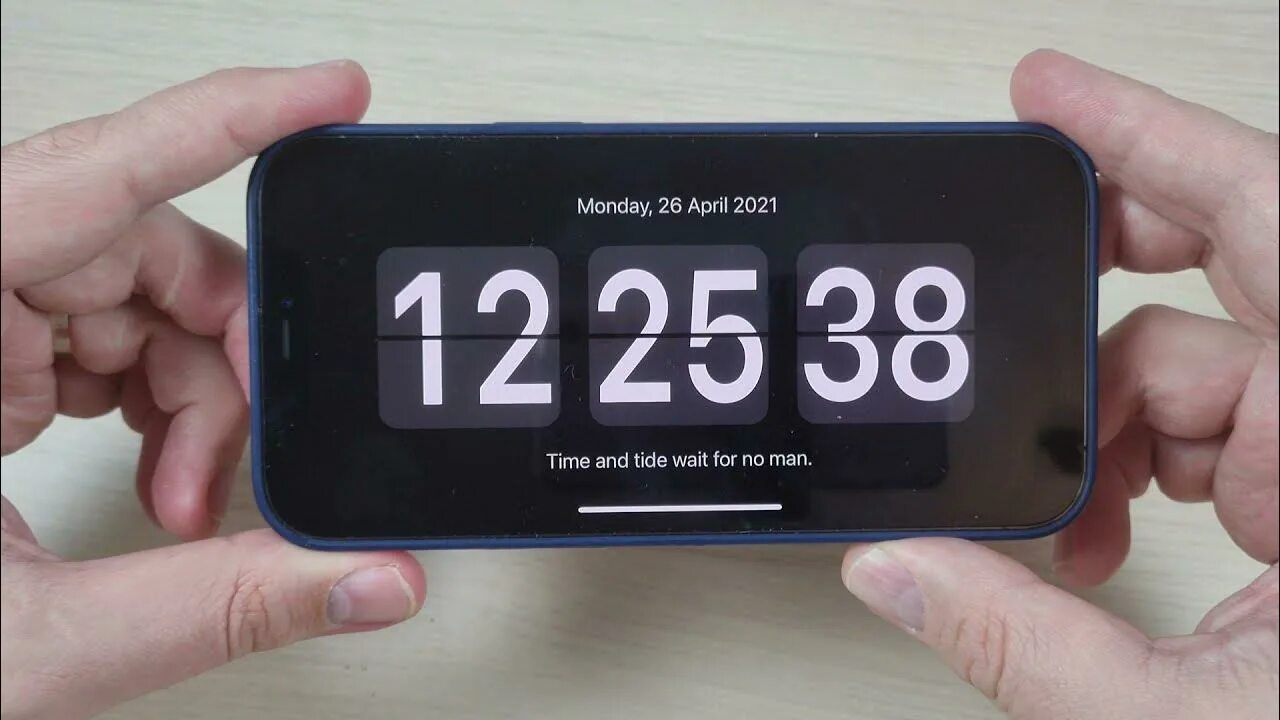 Iphone Clock. Iphone Clock display. Настольные часы из айфона alwaysondisplay. Будильник айфон 8:00.