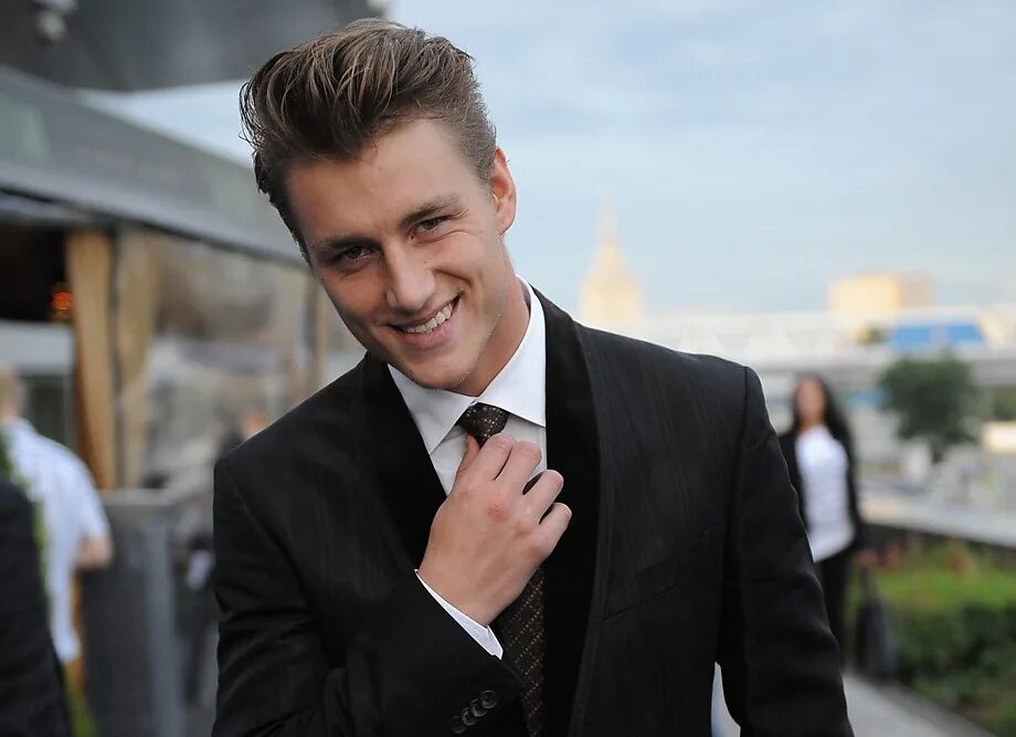 Холостяк парень молодой. Воробьёв алексей unreal. Алексея воробьева. Крид холостяк тнт. Алексей воробьёв фото.