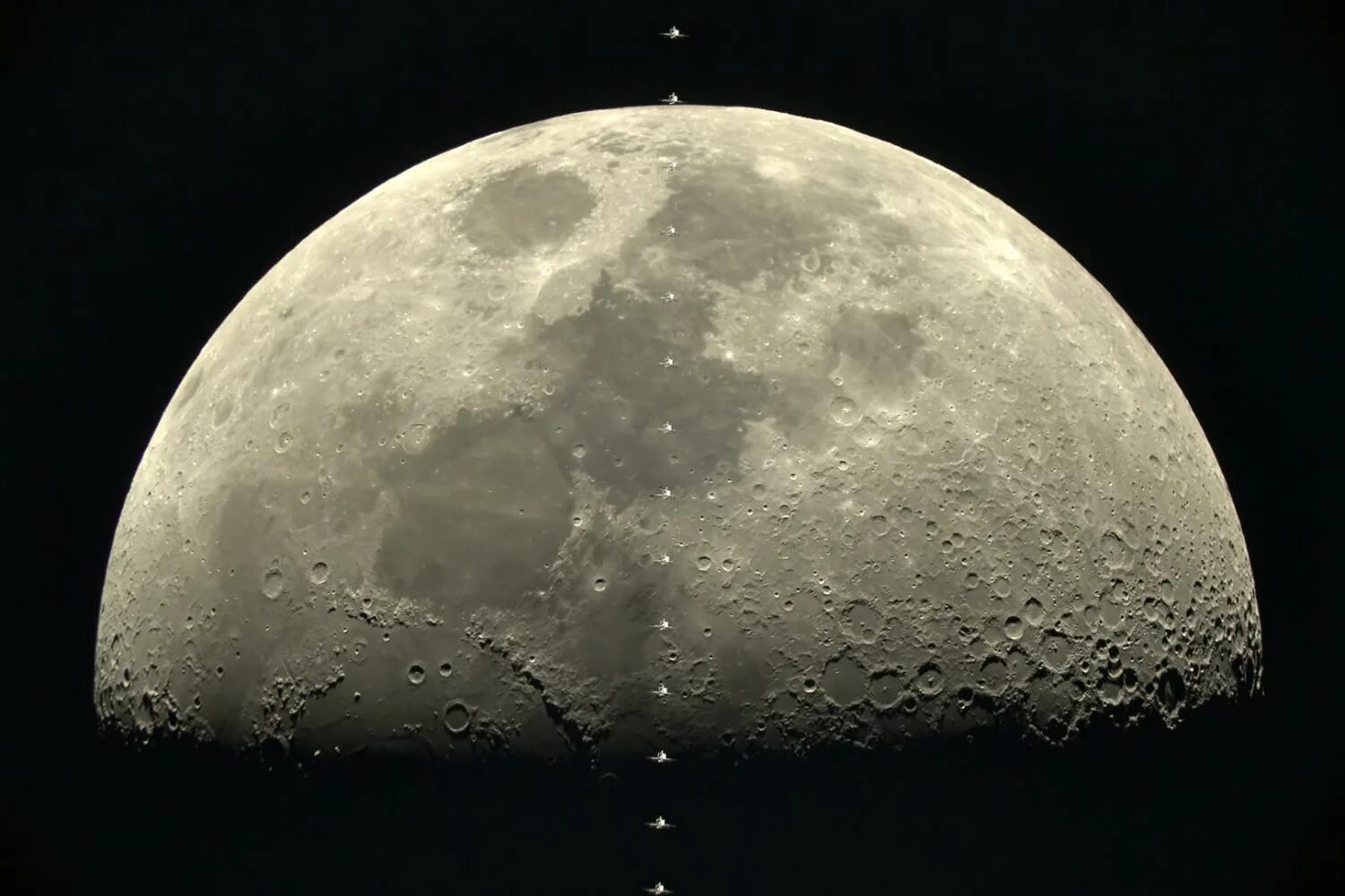Moon correct moon. Луна 25. Полярные области Луны.