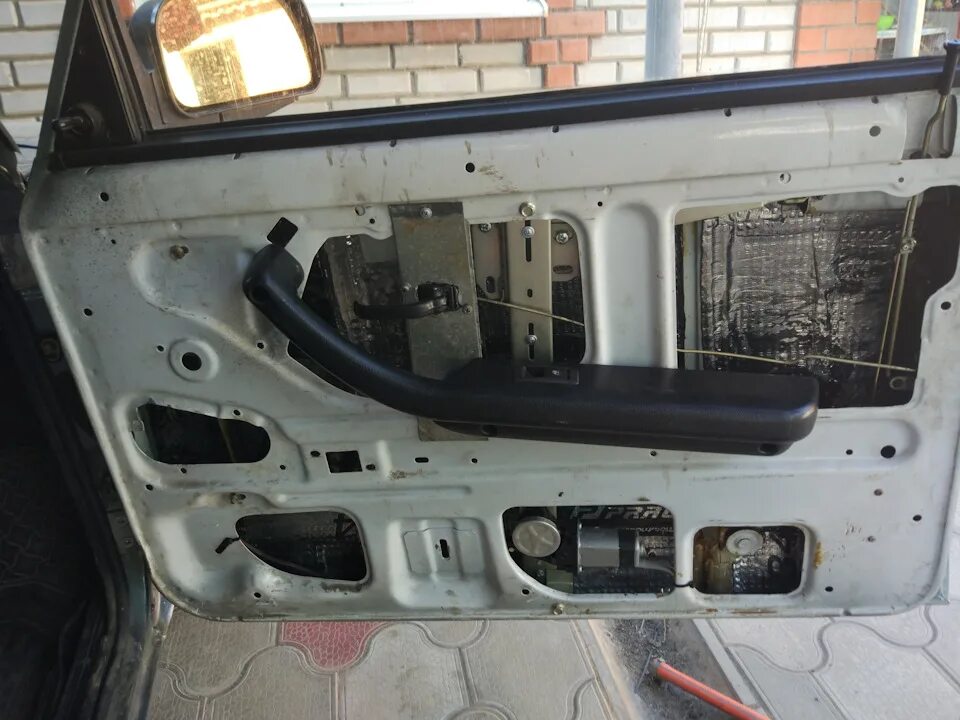 Установка жестких дверных карт с ВАЗ-2105 